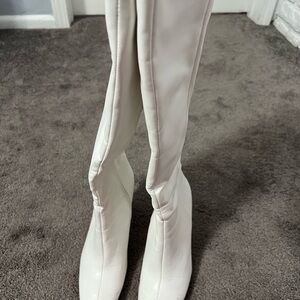 Elegant White Heeled Boots